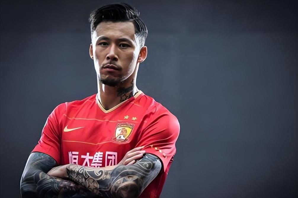 必发APP-穆斯卡特胆子真大!上港与申花的德比战,依然敢让这位老将首发